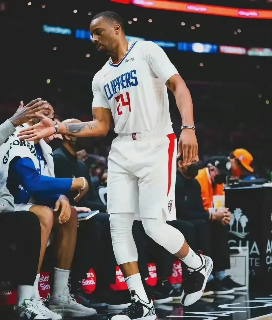 爱游戏网页版 - 赛前全明星赛焦点战，波尔图完成遗憾出局，管理层满意，资深球员宣示担当