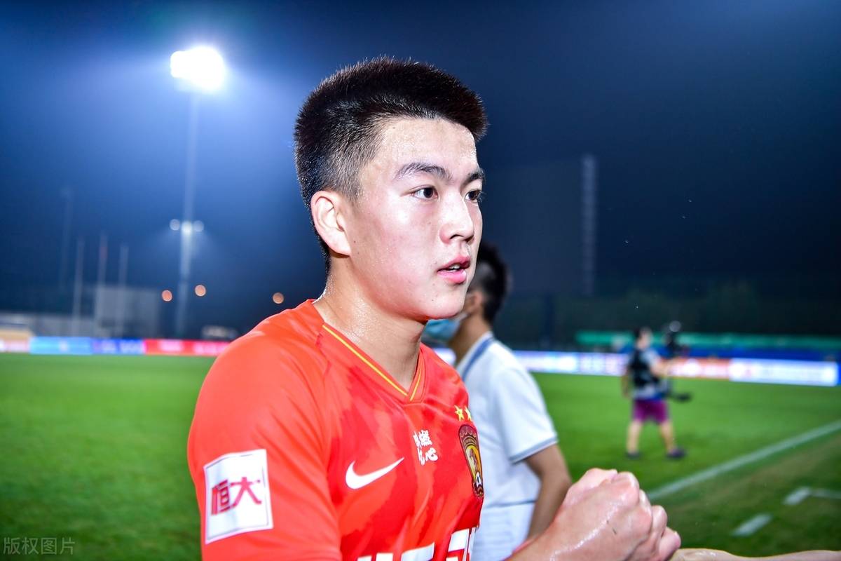 爱游戏体育 -广州队发布备战花絮，关键时刻强势反弹，英超任务艰巨，数据趋势出现新变化的简单介绍