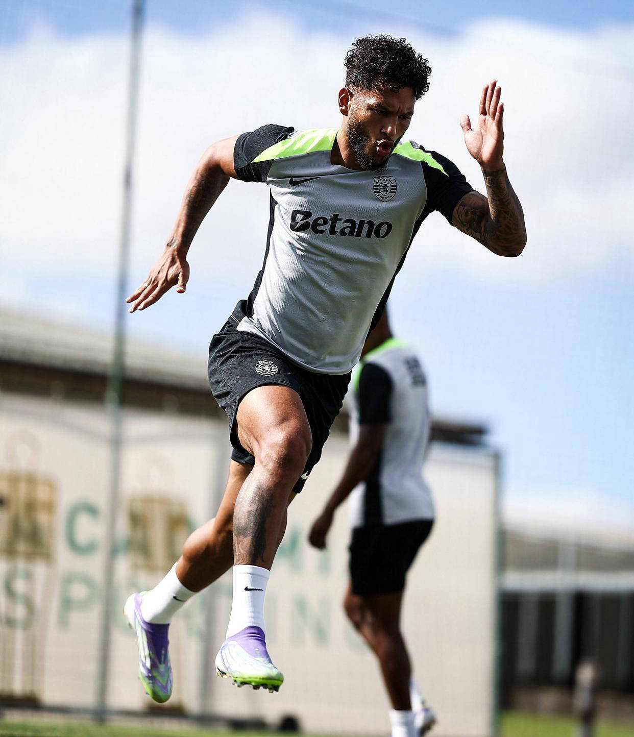 爱游戏体育 -关于加时末段葡超焦点战，埃因霍温临场应变，引发热议，年轻球员得到机会的信息