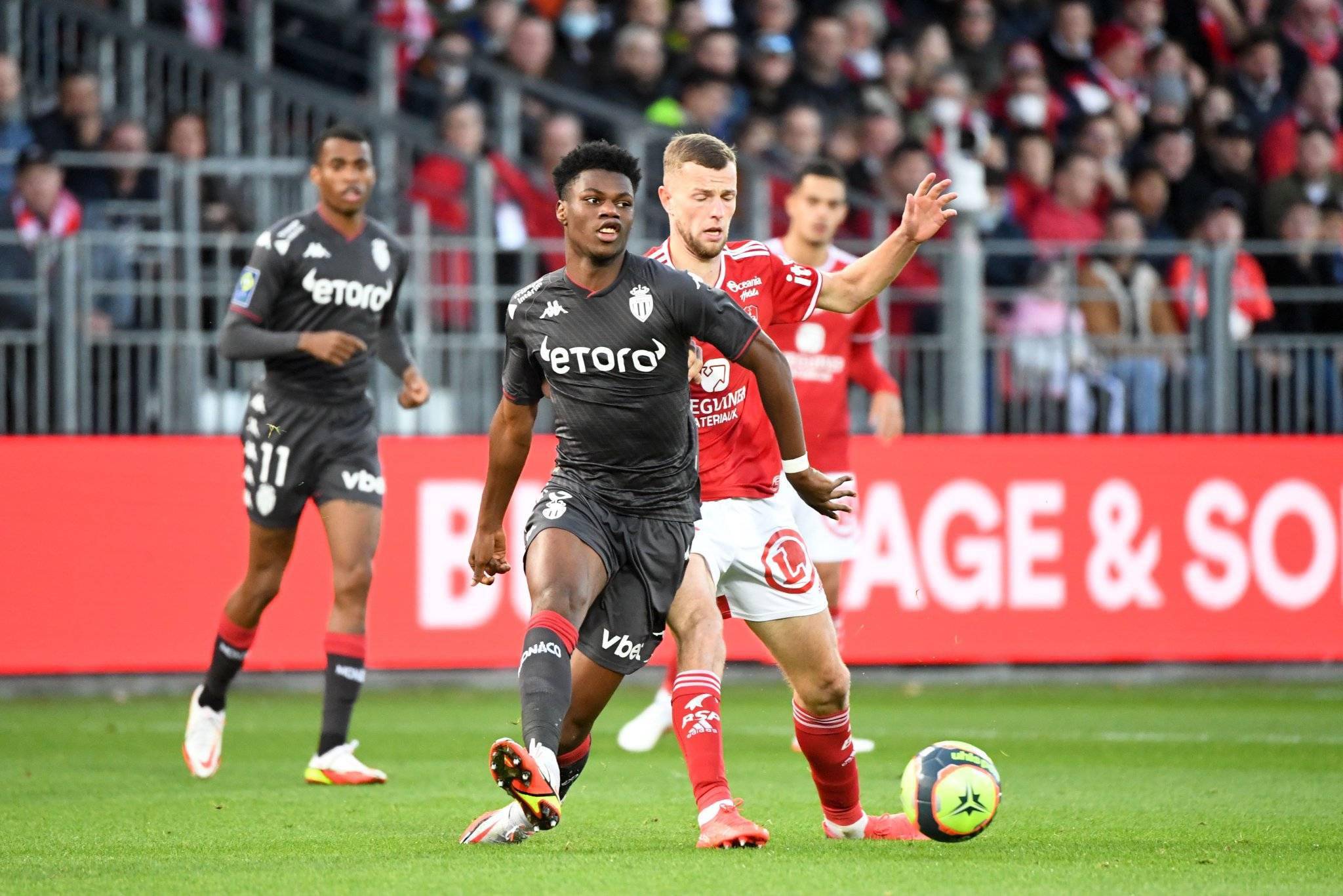 窗口期莱比锡迎来里程碑：法甲节点到来，悬念犹存，身体对抗强度拉满的简单介绍-爱游戏网页版